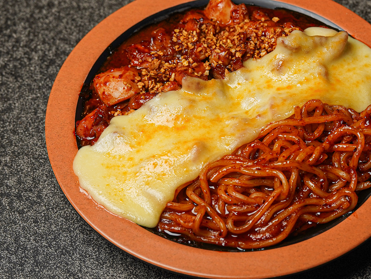 매운고추장닭다리살볶음